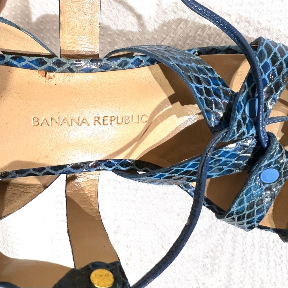 BANANA REPUBLIC HEELS - Picture 13 of 14